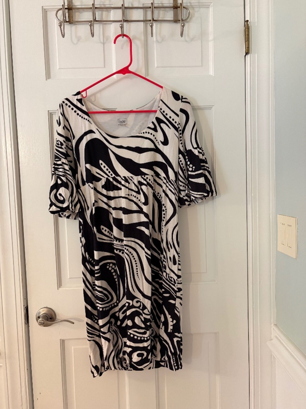Black White Abstract Print Empire Waist Scoop Neck Dress